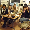 我, 韓國人Cindy, 德國人Julia, 日本人Ikumi 和Yoji