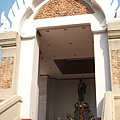 Wat Salaloi, 紀念Thao Suranari, 市區內有有一尊銅像