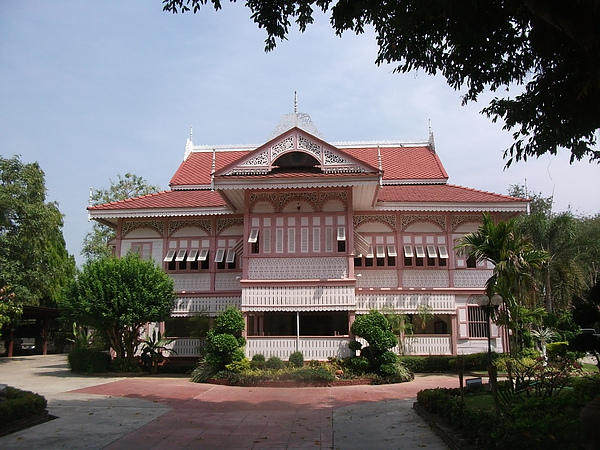 Vongburi House, 約20世紀出建立, 是一棟漂亮的建築, 理面陳列很多19世紀後期的骨董文物, 但我沒買門票進去看