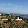 從Wat Hanchey上往下看湄公河, 中間的島嶼在雨季時會消失