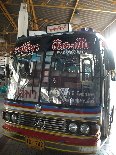 地方巴士, 往Pak Thong Chai, 北通猜, 以絲織而聞名的地方