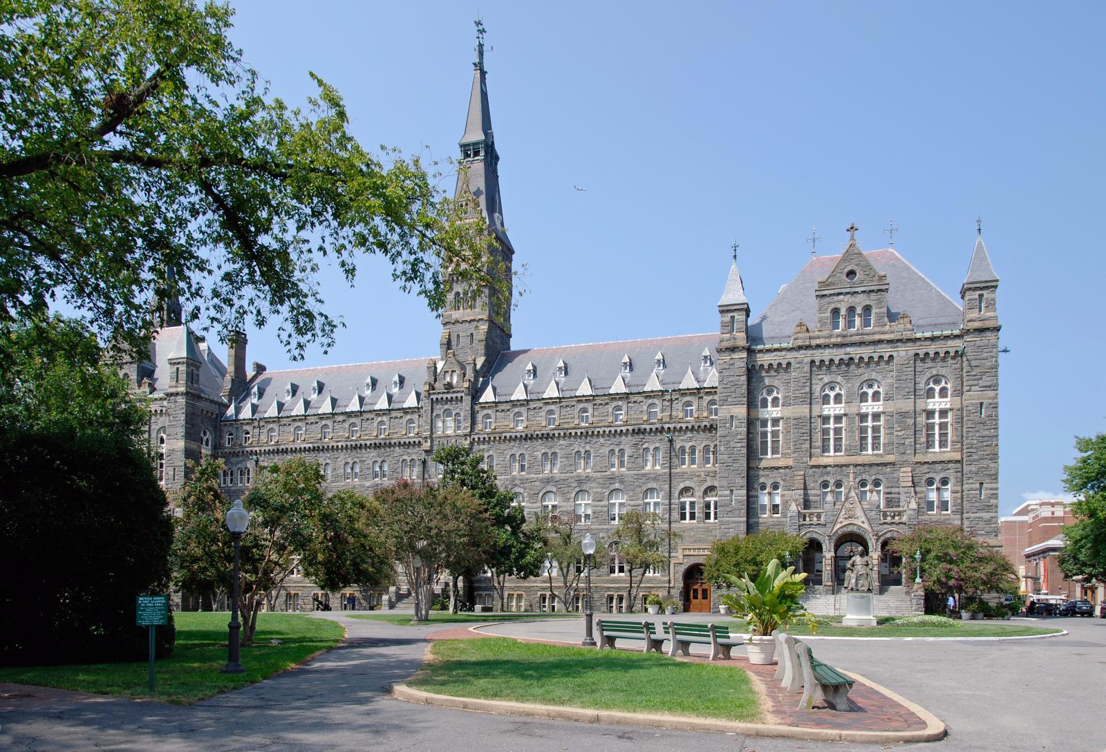 Georgetown 喬治城大學 - 美國最古老的大學之一，因地緣優勢國際色彩濃厚