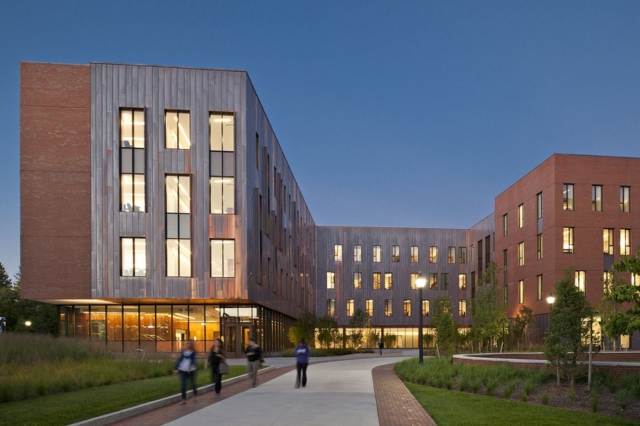 UCONN康乃迪克大學 - 美國東北部的科教走廊，優質的公立學府