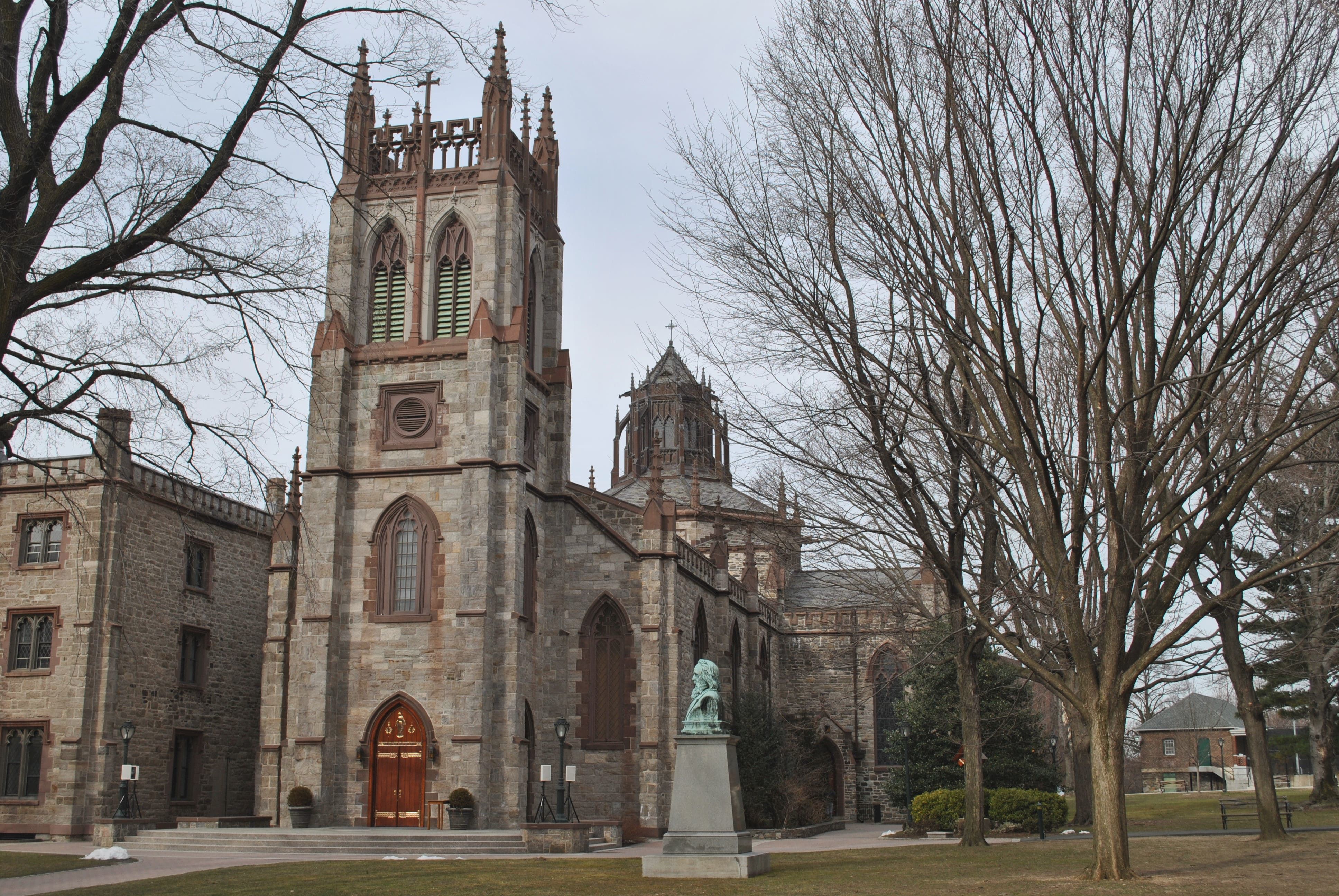 Fordham福特漢姆大學 - 紐約市歷史悠久的私立大學，政經界菁英多出身於此