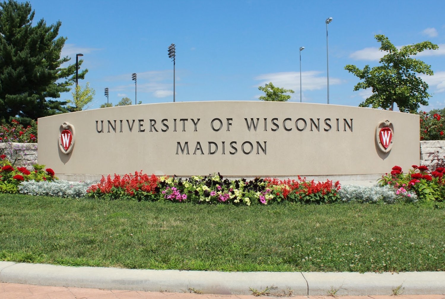 UW-Madison威斯康辛大學麥迪森分校 – 依傍門多塔湖畔的美麗校園