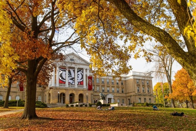 UW-Madison威斯康辛大學麥迪森分校 – 依傍門多塔湖畔的美麗校園