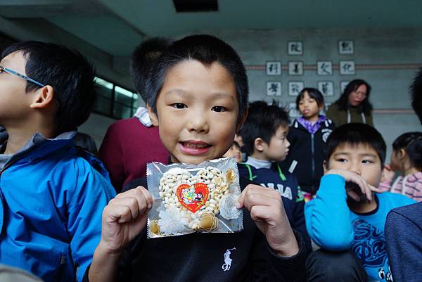 2016 食農教育-古早味爆米香教學-1021嘣米香在南屏國小-康軒文教 (20).JPG 2016 食農教育-古早味爆米香教學-1021嘣米香在南屏國小-康軒文教 (20).JPG