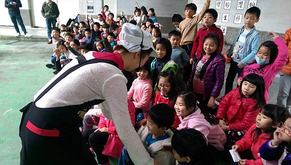 2016 食農教育-古早味爆米香教學-1021嘣米香在南屏國小-康軒文教 (32).jpg