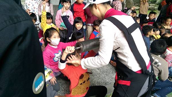 2016 食農教育-古早味爆米香教學-1021嘣米香在南屏國小-康軒文教 (41).jpg 2016 食農教育-古早味爆米香教學-1021嘣米香在南屏國小-康軒文教 (41).jpg