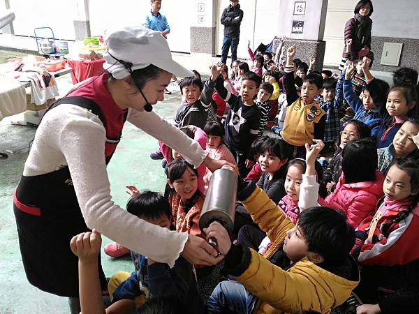 2016 食農教育-古早味爆米香教學-1021嘣米香在南屏國小-康軒文教 (60).jpg 2016 食農教育-古早味爆米香教學-1021嘣米香在南屏國小-康軒文教 (60).jpg