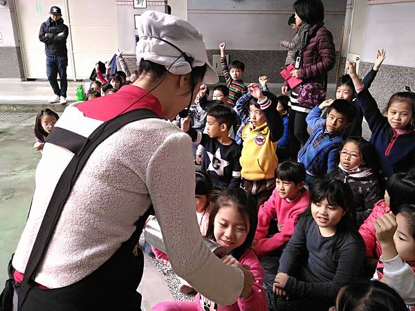 2016 食農教育-古早味爆米香教學-1021嘣米香在南屏國小-康軒文教 (61).jpg 2016 食農教育-古早味爆米香教學-1021嘣米香在南屏國小-康軒文教 (61).jpg