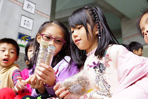 2016 食農教育-古早味爆米香教學-1021嘣米香在南屏國小-康軒文教 (6).JPG 2016 食農教育-古早味爆米香教學-1021嘣米香在南屏國小-康軒文教 (6).JPG