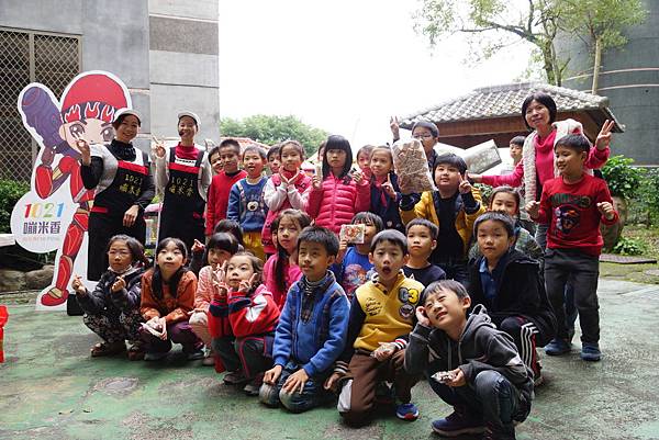 2016 食農教育-古早味爆米香教學-1021嘣米香在南屏國小-康軒文教 (14).JPG 2016 食農教育-古早味爆米香教學-1021嘣米香在南屏國小-康軒文教 (14).JPG