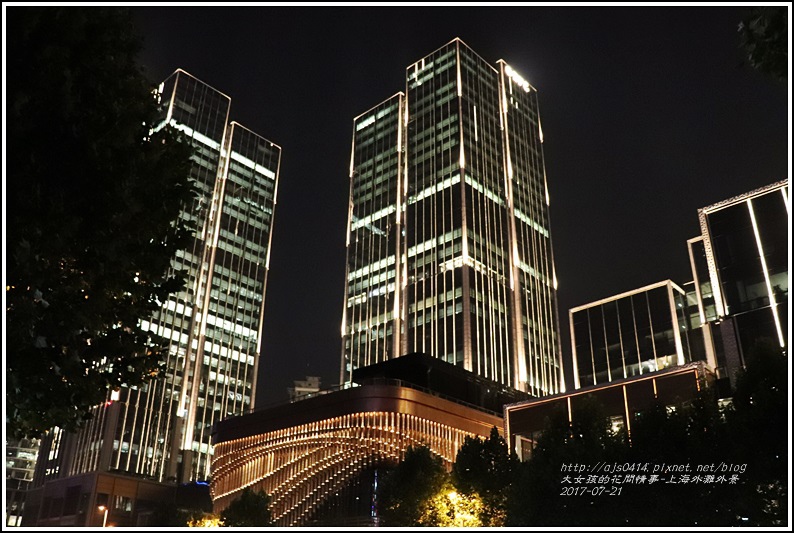 上海外灘夜景-2017-07-28.jpg