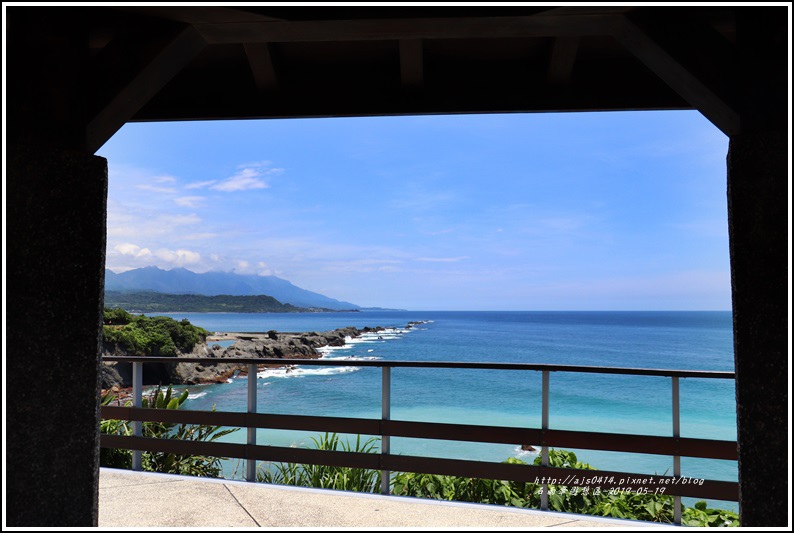 石雨傘遊憩區,台11線,平衡岩,海蝕地形,石空鼻,觀景台,涼亭,台東,成功,東海岸,打卡,拍照,石雨傘漁港,IG,海洋,沙灘,港口,海蝕