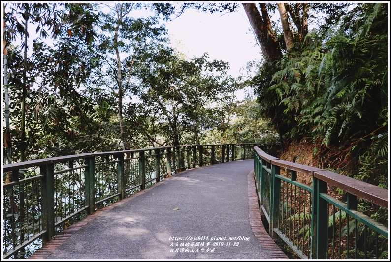 19年日月潭向山遊客中心 向山天空步道 湖光山色的迷人風采 映入眼簾皆是畫 日月潭的美百讀不厭 輕旅行