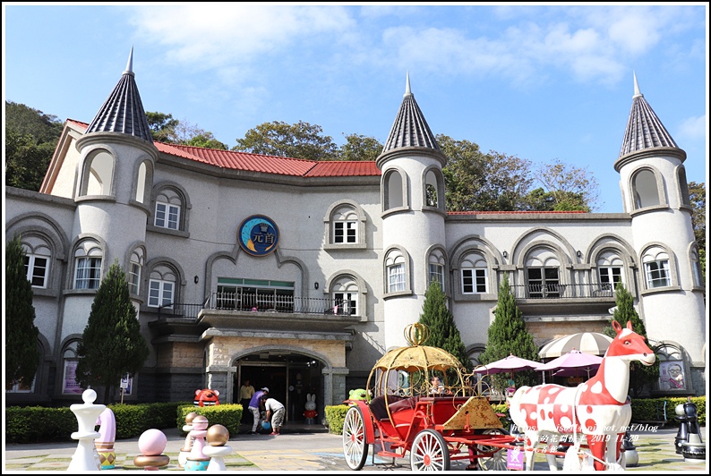 元首館,月老教堂,日月潭向山遊客中心,向山天空步道,水濱緍紗廣場,鹿篙咖啡,大黑松小倆口,南投景點,埔里景點,愛情故事館,百岳