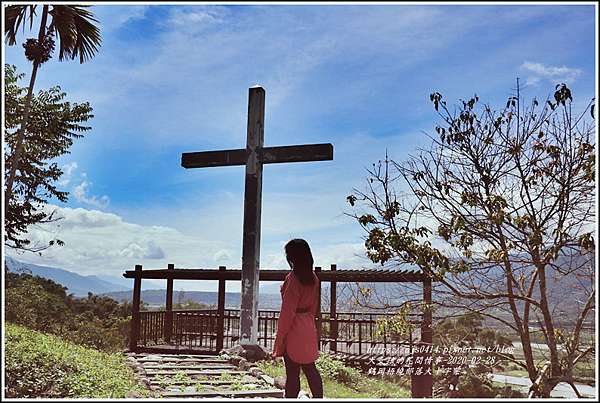 年鶴岡梧繞部落山頂大十字架 部落私房景點 揭開山區神秘面紗 觀景台俯瞰北岡大橋 富源溪 視野遼闊大快人心 大女孩的花間情事 年鶴岡梧繞部落山頂大十字架 部落私房景點 揭開山區神秘面紗 觀景台俯瞰北岡大橋 富源溪 視野遼闊大快人心 大女孩的花間情事