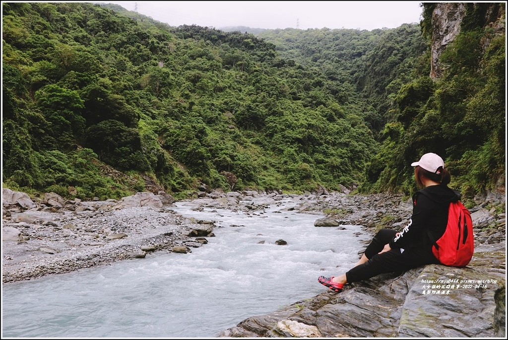 萬榮野溪溫泉,鴛鴦溫泉,萬里溪,溯溪,徒步探險,花蓮秘境,在地嚮導,花蓮,萬榮鄉,溫泉,萬榮鴛鴦溫泉,野溪溫泉,渡溪,萬里溪秘境
