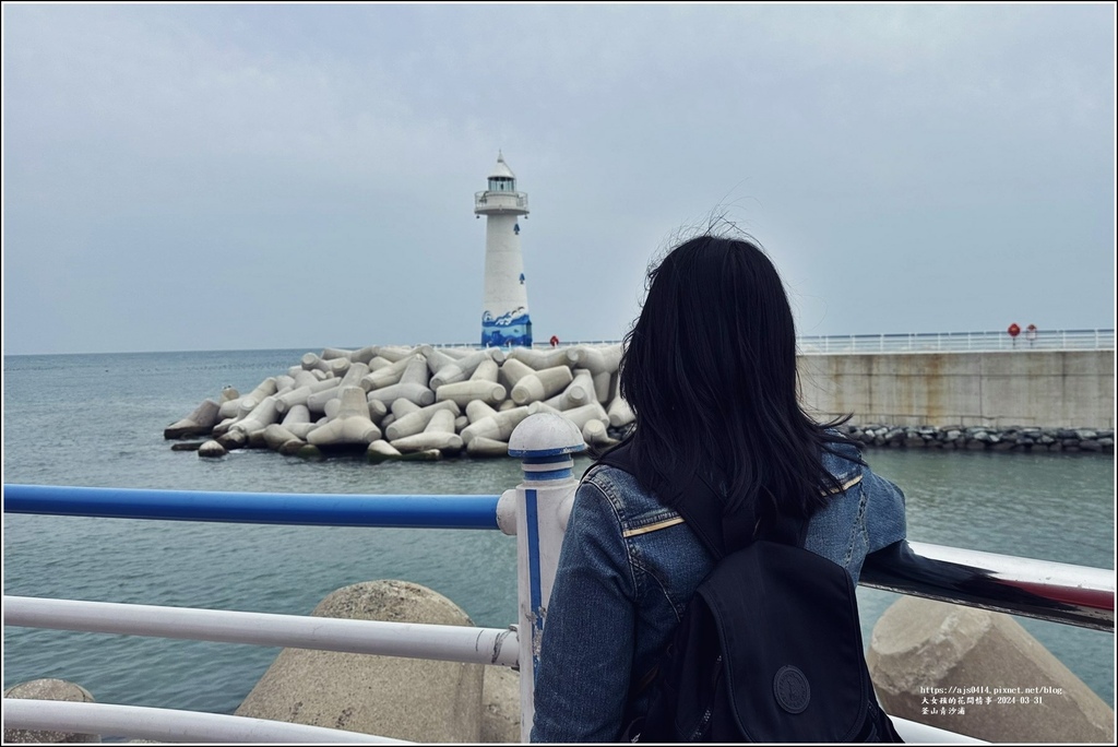 韓國,釜山,韓國景點,釜山景點,海雲台,青沙浦,紅白雙塔,海岸列車,海雲台市場,海雲店小吃一條街,望夫松,海雲台烤貝一號店,廣安大橋,遊艇,沙灘