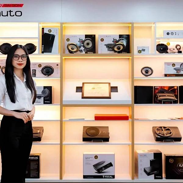 Camera Trong Xe Ô Tô: Người Bạ