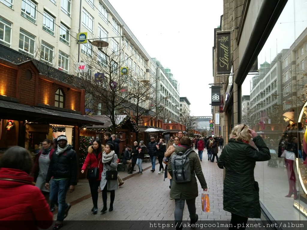 德國漢堡火車總站前的購物街