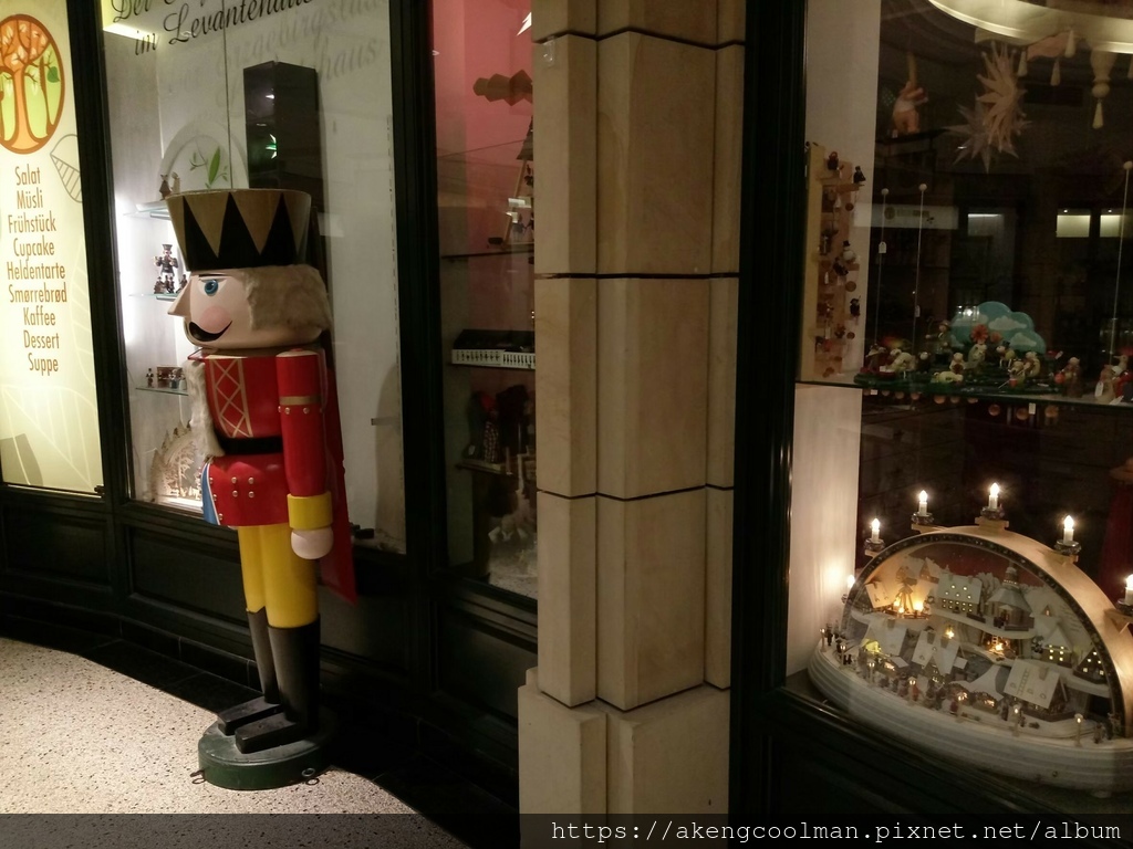 漢堡購物廊道Levantehaus裡的胡桃鉗裝飾品店