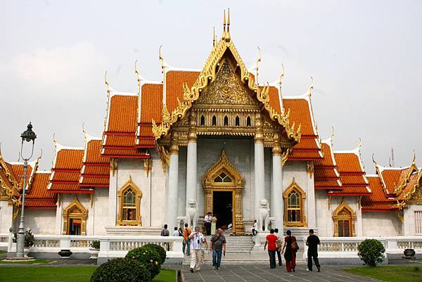 Wat_Benchamabophit_Temple,_the_marble_temple_(8281423949)_(2)