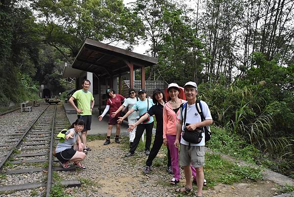 五月阿里山鐵路 - 初夏螢火蟲之旅: 鋒面過境雨中返家 - 