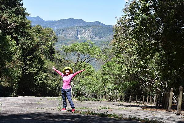 五月阿里山鐵路 - 初夏螢火蟲之旅: 勇闖巨石板 - 漫走二