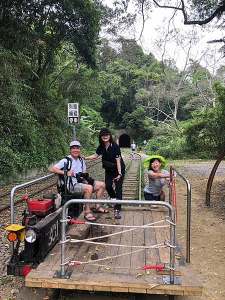 五月阿里山鐵路 - 初夏螢火蟲之旅: 鋒面過境雨中返家 - 