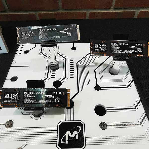 美光 Crucial - 讓您擁抱更快更即時的 AI世代 美光 Crucial - 讓您擁抱更快更即時的 AI世代