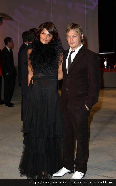 Helena+Christensen+Norman+Reedus+2002+Vanity+EmGUAPszbETl.jpg