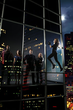 leverage_aldis-hodge-gina-bellman-timothy-hutton-christia1.jpg