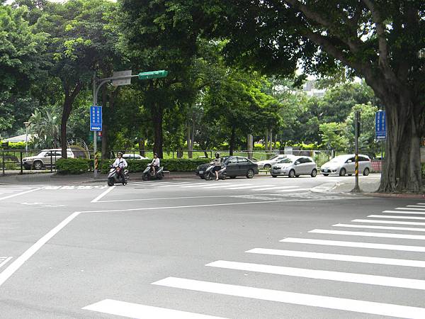 27.中山北路六段405巷口