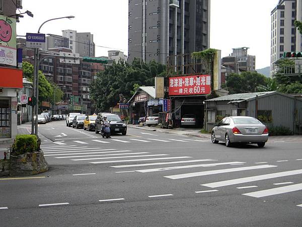 30.中山北路六段728巷口(此巷可通往天母西路和天母北路)