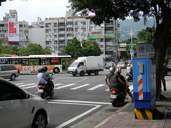 33.中山北路天母東西路口