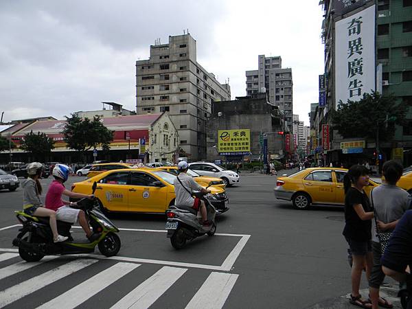 4.華陰街承德路口