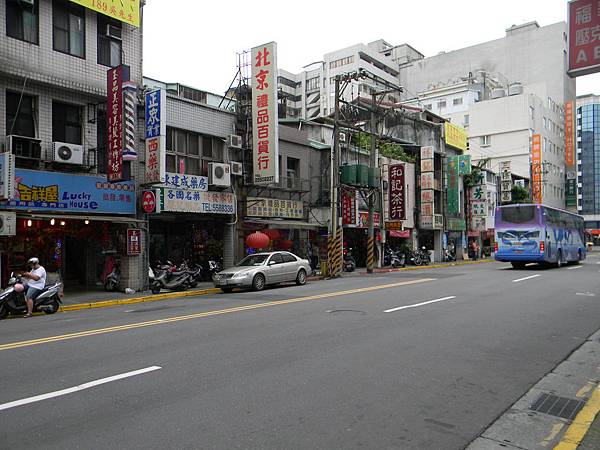 23.長安西路往承德路街景