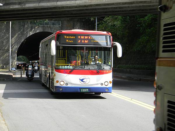 62.由文山區經莊敬隧道進北市區的公車3.JPG