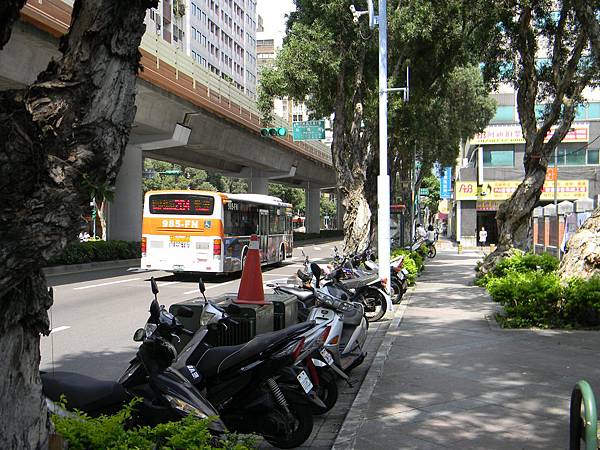 2.和平東路二段臥龍街口.JPG