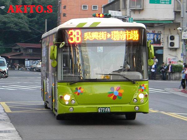 借調12路配車  38路  677-FR.JPG