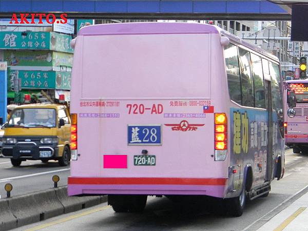 欣欣客運 2006年份五十鈴中型巴士車尾特寫(2).JPG