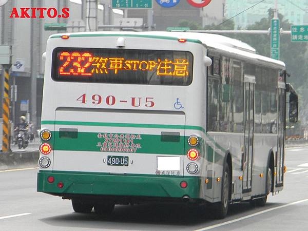 三重客運2014年低底盤新車 車尾特寫.JPG