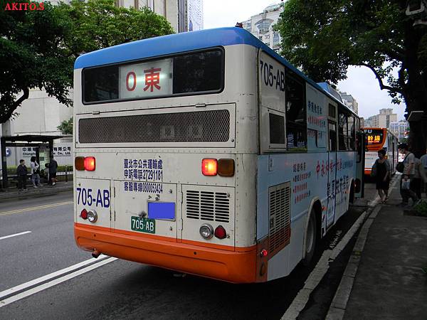 FUSO小戰車車尾保線桿--改過前.JPG