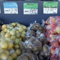 自營農場賣的水果，一袋奇異果10顆才99C.jpg