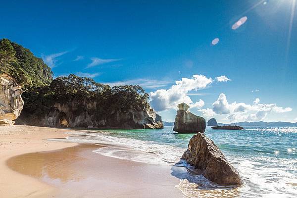 Cathedral-Cove-New-Zealand.jpg