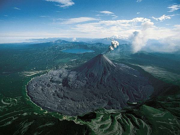 Karymsky-Volcano-Russia.jpg