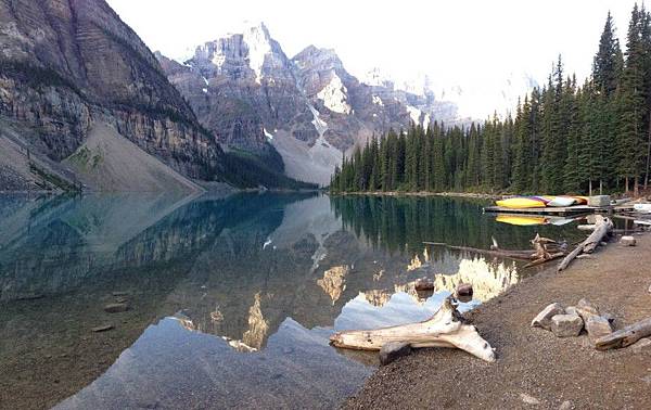 Lake-Moraine-Banff-Alberta-CA.jpg