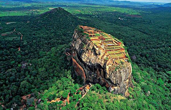 Lions-Rock-in-Sri-Lanka.jpg